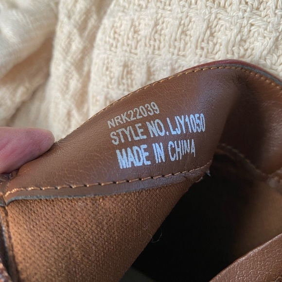 Vepose Low Heal Casual Round Toe Ankle side Zip Boots Size: 9 - Picture 8 of 8